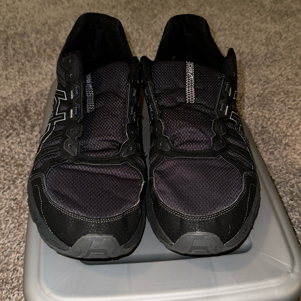 Gently worn Men’s sneaker No laces upper rubber sole  size 14 size 49